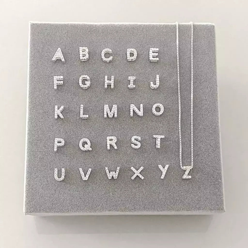 COLAR DE PRATA LETRA INICIAL CRAVEJADA