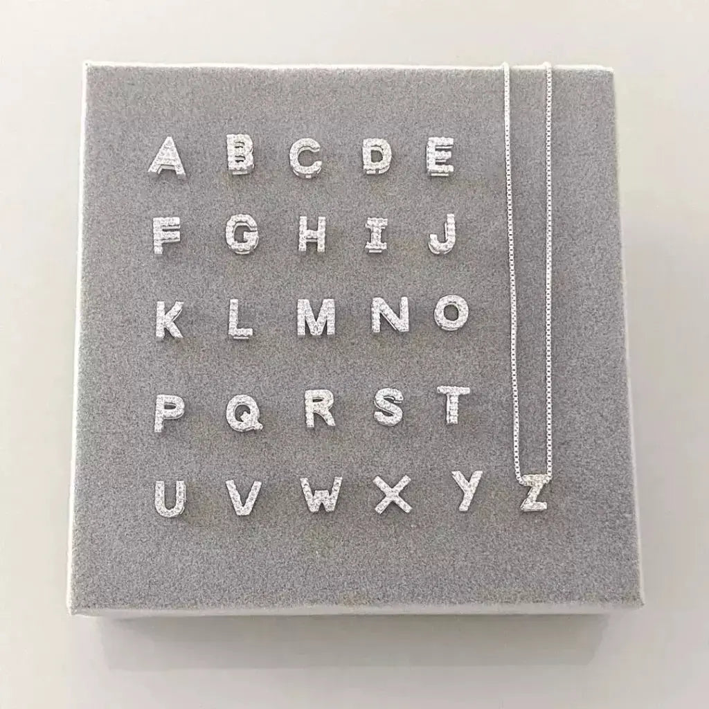 COLAR DE PRATA LETRA INICIAL CRAVEJADA