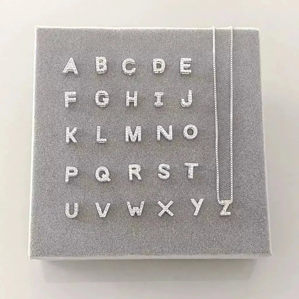 COLAR DE PRATA LETRA INICIAL CRAVEJADA