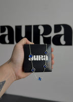 Colar em prata 925 com detalhes em azul, design exclusivo e acabamento premium, ideal para presentear.